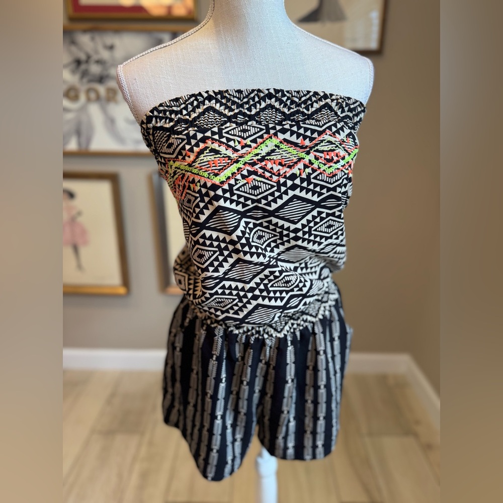 5 for $30 NWOT! XHILARATION Black and Cream Geometric Romper
